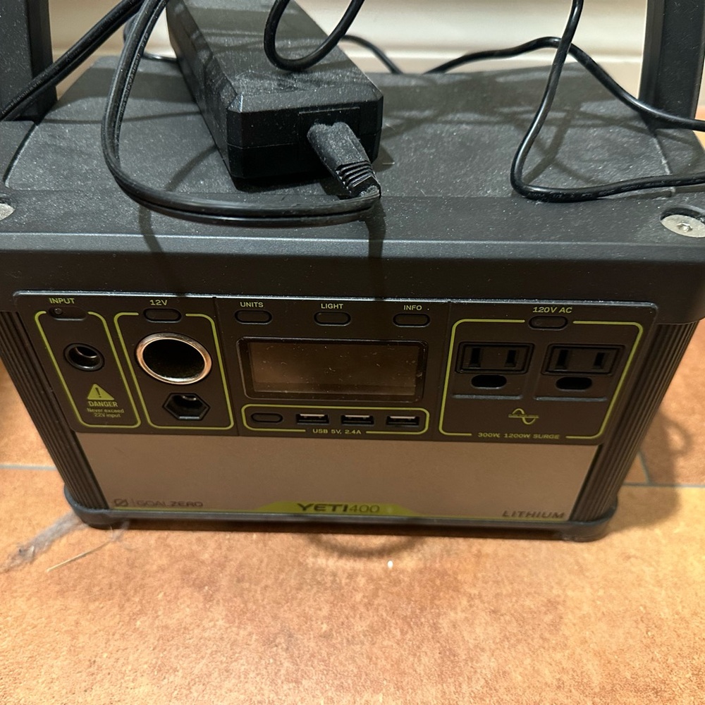 Yeti 400 Portable Power Station - Black and Gray